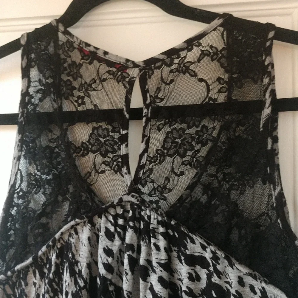 Julie's closet lace tank top size Large - Picture 9 of 10